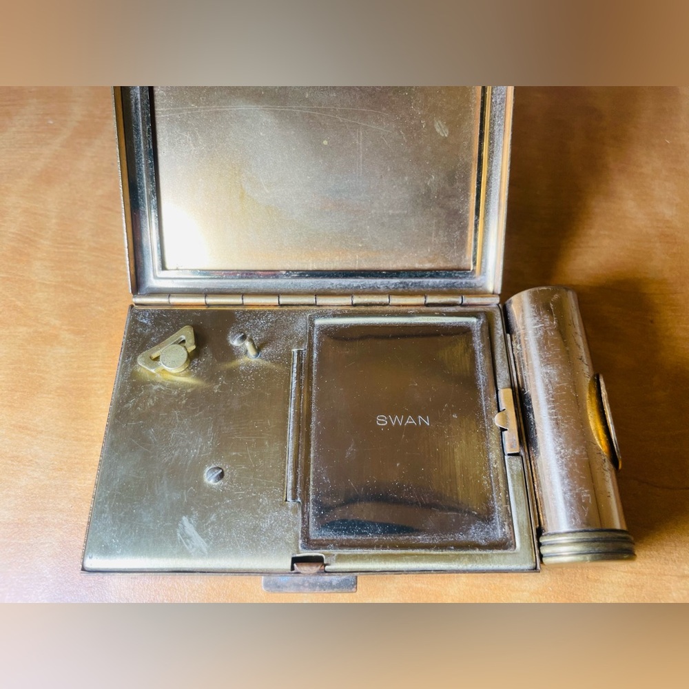 Vintage Japanese musical compact and lipstick holder - Picture 3 of 10